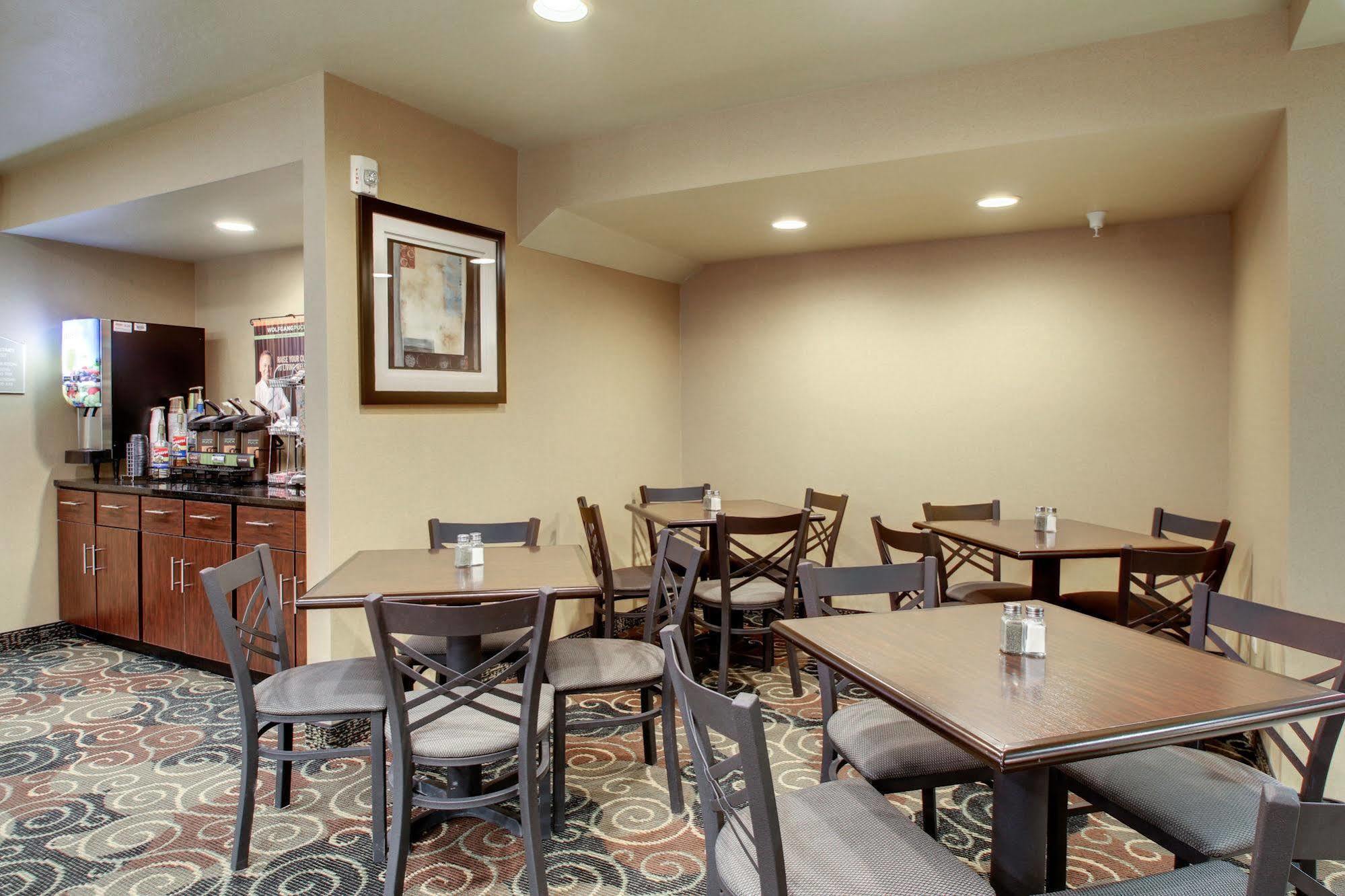 Cobblestone Inn & Suites - Schuyler Exterior foto